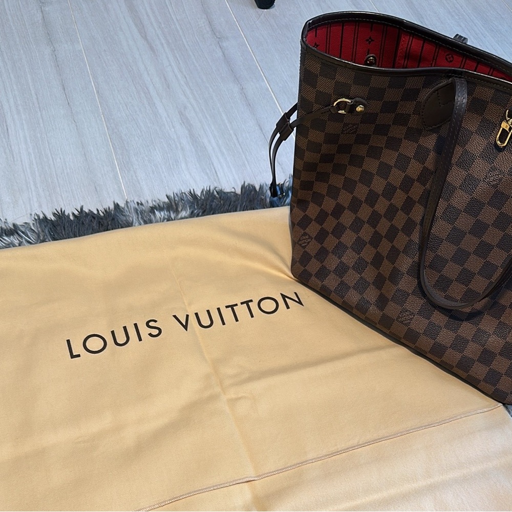 Louis Vuitton Neverfull MM Damier with “WH” gold stamping monogram and dust bag